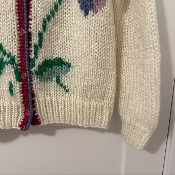 Vintage knit Floral Cardigan Size Medium Women’s Young Action - Picture 3 of 15